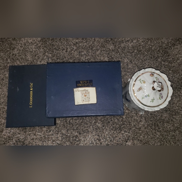 NIB Godinger & Co, Porcelain, Primavera, Gold, Bee and Butterfly Detailed Jar - Picture 8 of 9